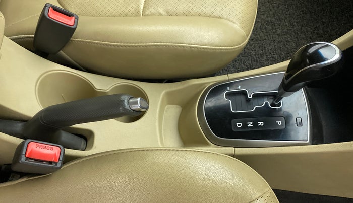 2015 Hyundai Verna FLUIDIC 1.6 CRDI SX AT 4S, Diesel, Automatic, 83,323 km, Gear Lever