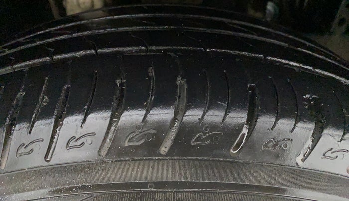2019 Mahindra MARAZZO M6 8 STR, Diesel, Manual, 17,779 km, Right Front Tyre Tread