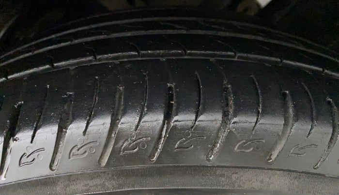 2019 Mahindra MARAZZO M6 8 STR, Diesel, Manual, 17,779 km, Left Rear Tyre Tread