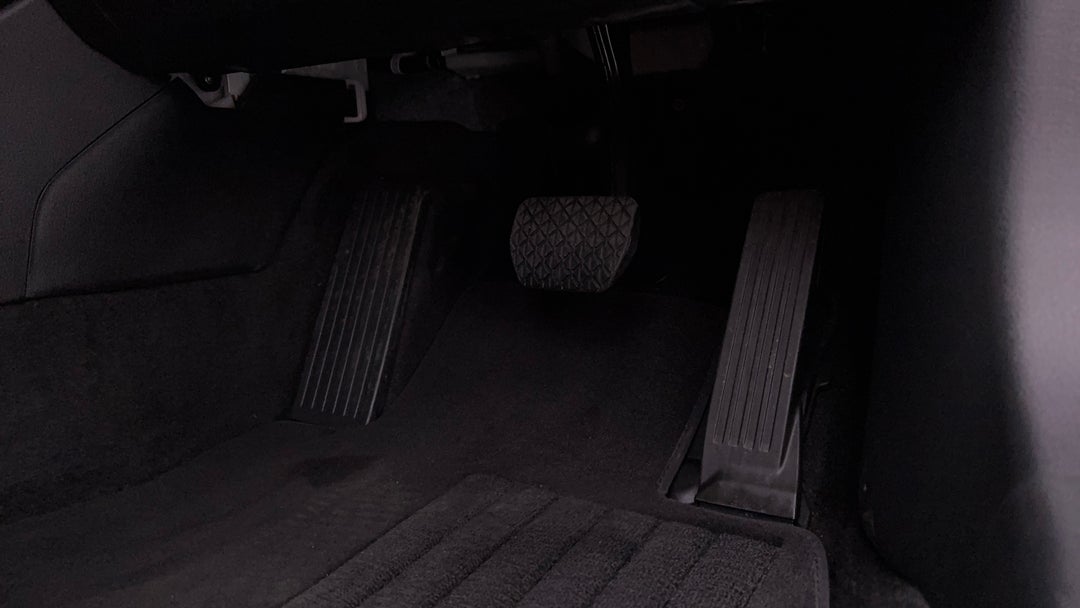 2024 Mazda 3 G20 Touring, Automatic, 11608 km, Pedals and Footmat