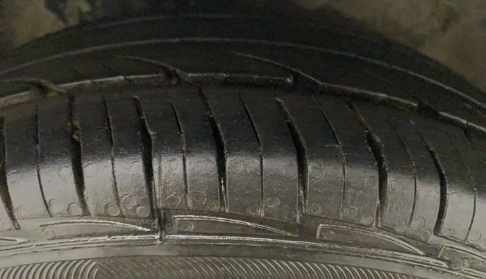 2017 Maruti Alto 800 LXI CNG, CNG, Manual, 45,229 km, Left Rear Tyre Tread