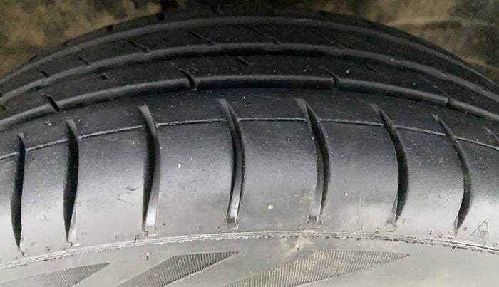 2011 Maruti Wagon R 1.0 VXI, Petrol, Manual, 41,982 km, Right Front Tyre Tread