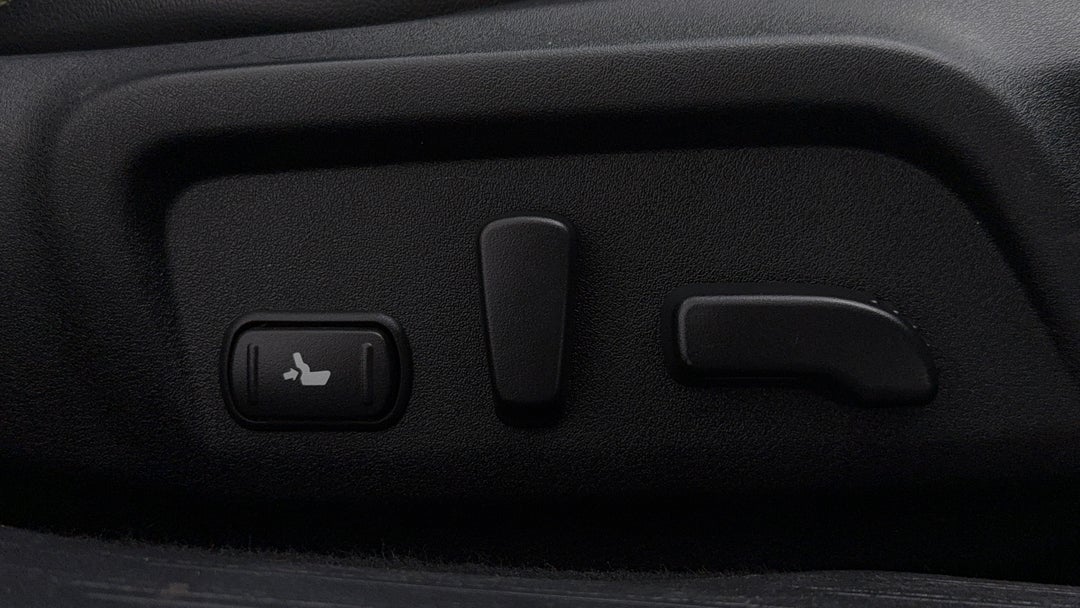 2020 Subaru Outback 2.5i-X AWD, Automatic, 121518 km, Drivers Side Adjustment Panel