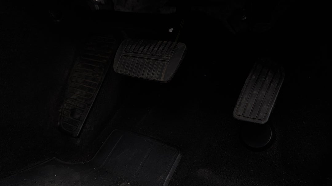 2020 Subaru Outback 2.5i-X AWD, Automatic, 121518 km, Pedals and Footmat