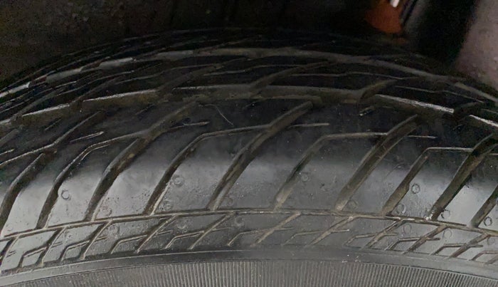 2011 Maruti Ritz VXI, Petrol, Manual, 12,417 km, Right Front Tyre Tread