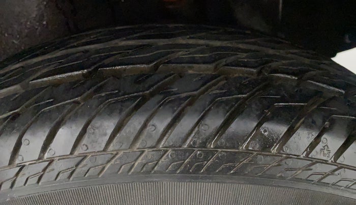 2011 Maruti Ritz VXI, Petrol, Manual, 12,417 km, Left Front Tyre Tread