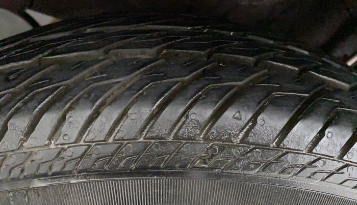 2011 Maruti Ritz VXI, Petrol, Manual, 12,417 km, Right Rear Tyre Tread