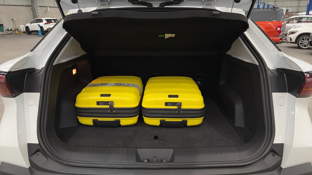 2023 Chery Omoda 5 Bx (basic Version), Automatic, 34327 km, Boot Inside View with Luggage