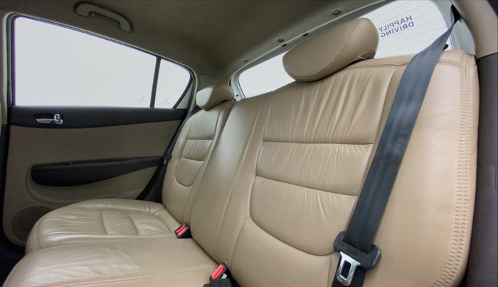 2011 Hyundai i20 ASTA 1.4 AT VTVT, Petrol, Automatic, 1,00,159 km, Right Side Rear Door Cabin