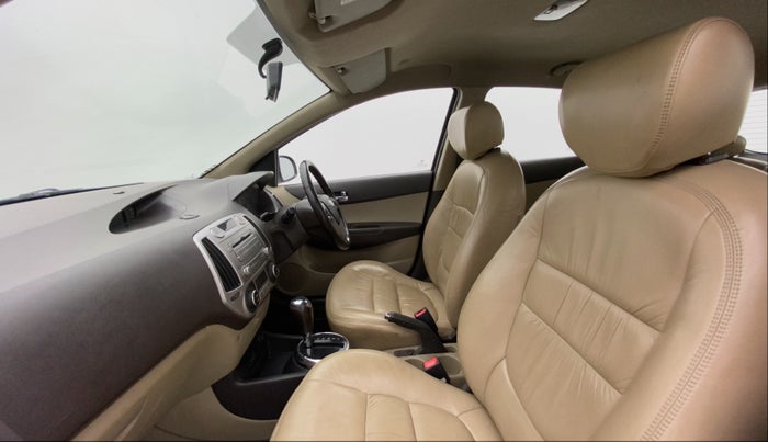 2011 Hyundai i20 ASTA 1.4 AT VTVT, Petrol, Automatic, 1,00,159 km, Right Side Front Door Cabin