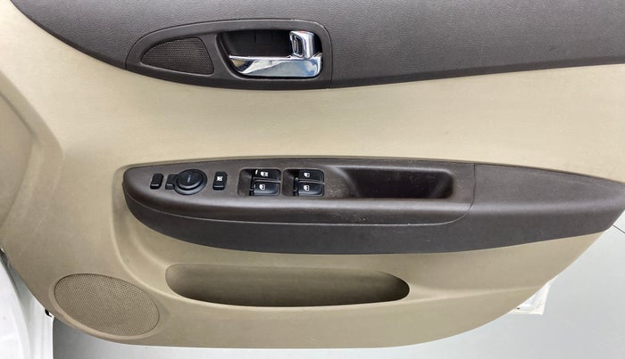 2011 Hyundai i20 ASTA 1.4 AT VTVT, Petrol, Automatic, 1,00,159 km, Driver Side Door Panels Control