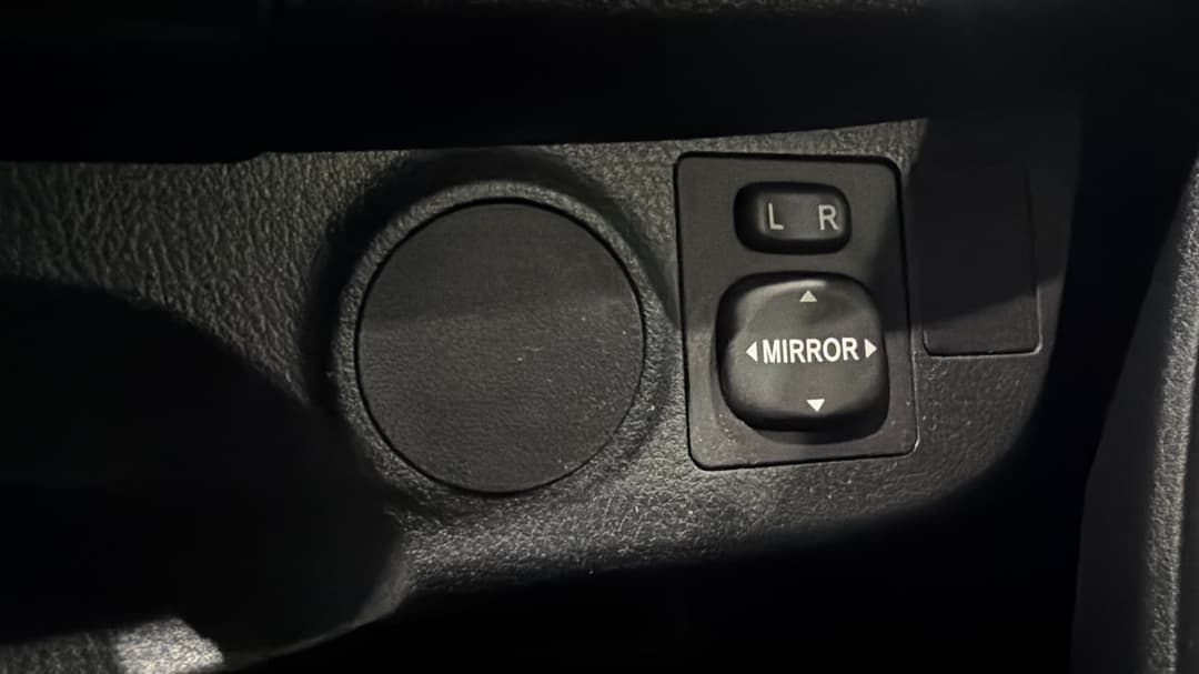 2020 Toyota Yaris Ascent, Manual, 44663 km, Utility Switches/Buttons