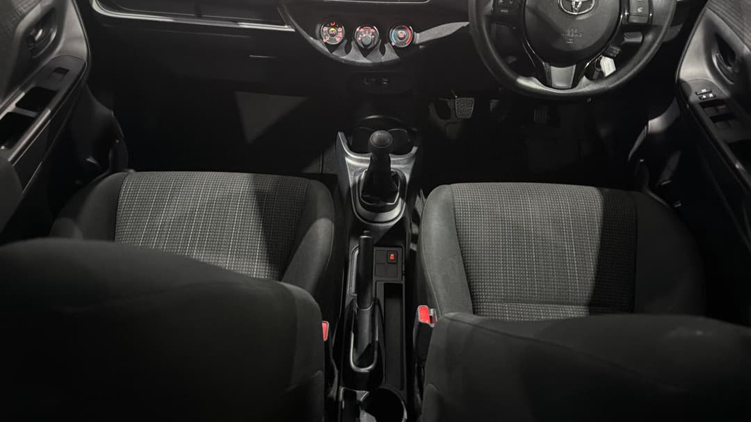 2020 Toyota Yaris Ascent, Manual, 44663 km, Center Console