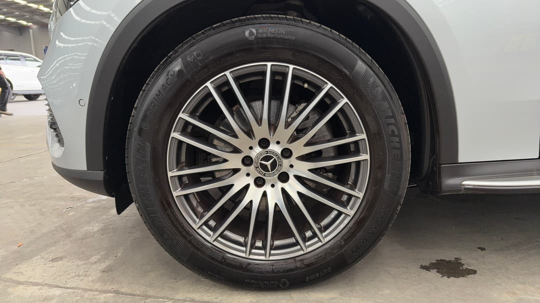 2025 Mercedes-benz GLC 200 4matic, Automatic, 9500 km, Left Front Wheel