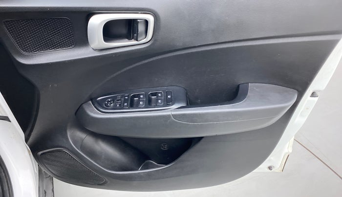 2020 Hyundai VENUE 1.0L Turbo GDI SX MT, Petrol, Manual, 60,219 km, Driver Side Door Panels Control