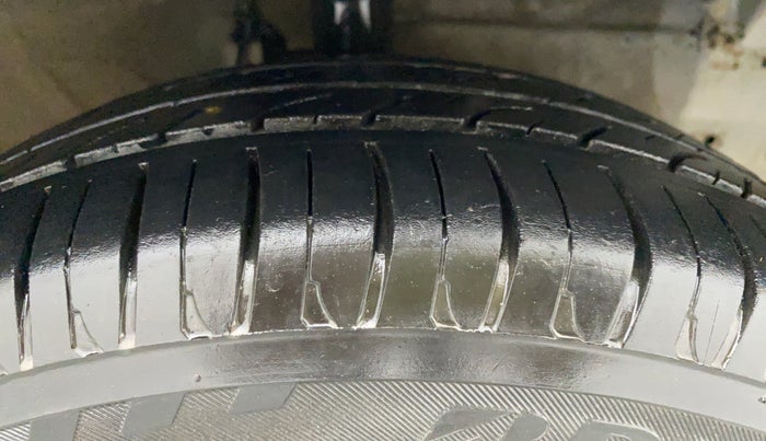 2018 Hyundai Xcent E+, CNG, Manual, 57,279 km, Right Front Tyre Tread