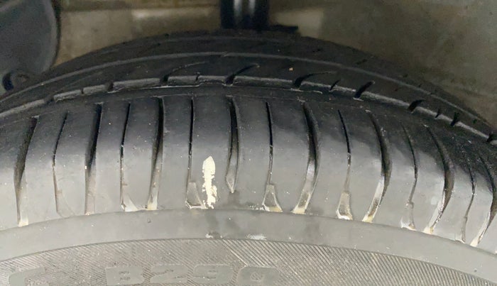 2018 Hyundai Xcent E+, CNG, Manual, 57,279 km, Left Front Tyre Tread