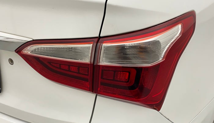 2018 Hyundai Xcent E+, CNG, Manual, 57,279 km, Right tail light - Minor damage