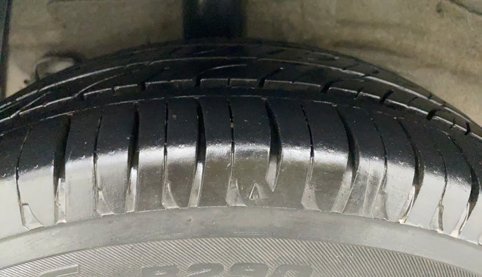 2018 Hyundai Xcent E+, CNG, Manual, 57,279 km, Right Rear Tyre Tread
