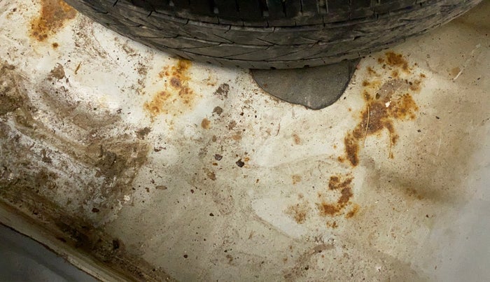 2018 Hyundai Xcent E+, CNG, Manual, 57,279 km, Boot floor - Slight discoloration