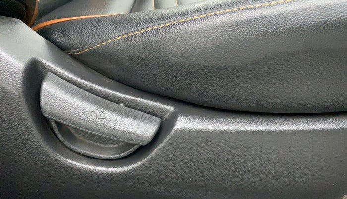 2018 Hyundai Xcent E+, CNG, Manual, 57,279 km, Driver Side Adjustment Panel