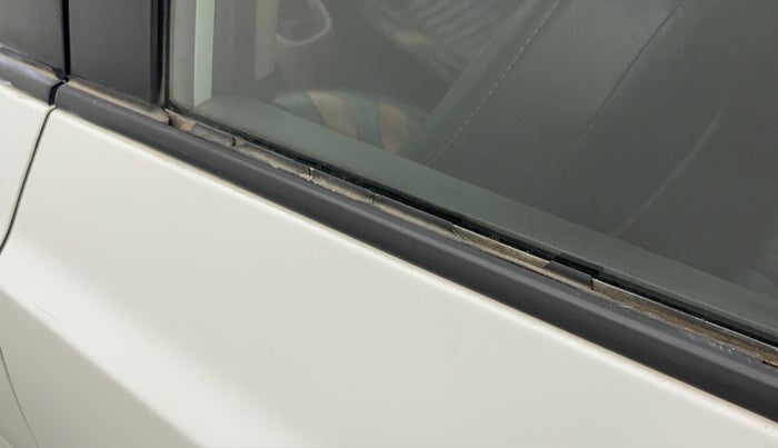 2018 Hyundai Xcent E+, CNG, Manual, 57,279 km, Rear left door - Weather strip has minor damage