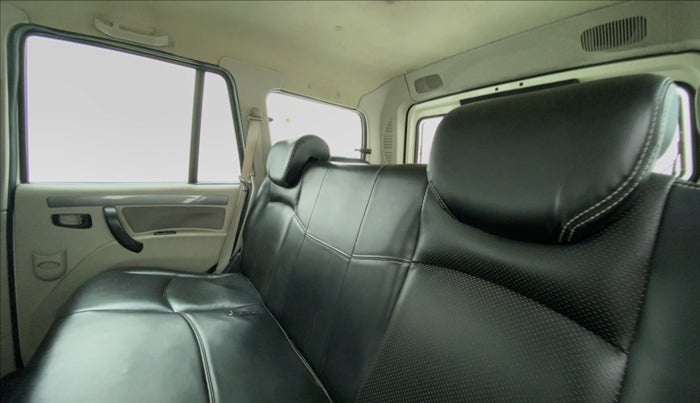 2018 Mahindra Scorpio S7 120 BHP 2WD, Diesel, Manual, 32,382 km, Right Side Rear Door Cabin