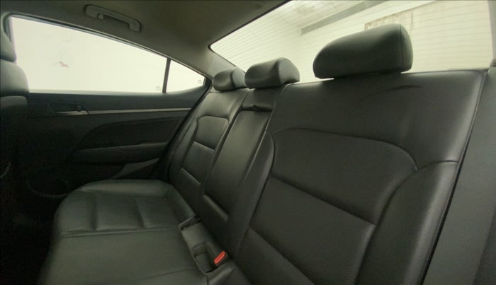 2017 Hyundai New Elantra 2.0 SX(O) AT PETROL, Petrol, Automatic, 75,962 km, Right Side Rear Door Cabin