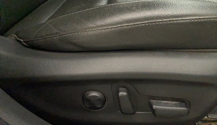2017 Hyundai New Elantra 2.0 SX(O) AT PETROL, Petrol, Automatic, 75,962 km, Driver Side Adjustment Panel