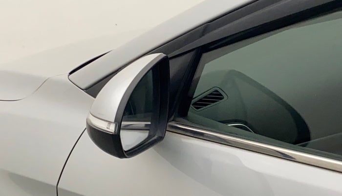 2017 Hyundai New Elantra 2.0 SX(O) AT PETROL, Petrol, Automatic, 75,962 km, Left rear-view mirror - Folding motor not working