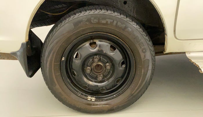 2012 Maruti Eeco 7 STR, CNG, Manual, 73,026 km, Right Rear Wheel