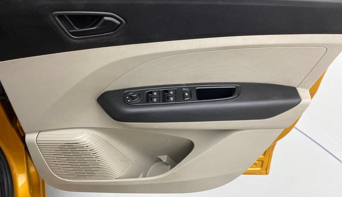 2019 Renault TRIBER 1.0 RXT, Petrol, Manual, 26,851 km, Driver Side Door Panels Control