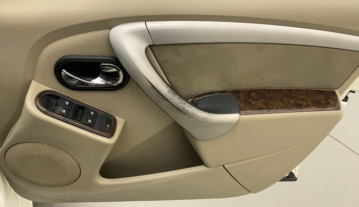 2014 Nissan Terrano XL (P), Petrol, Manual, 87,045 km, Driver Side Door Panels Control