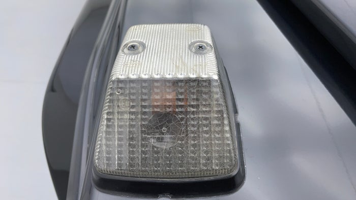 Mercedes Benz G-Class-Fender Indicator light RHS Broken