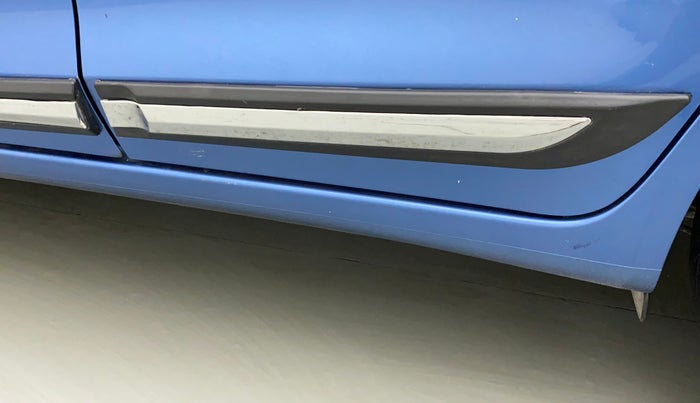 2015 Honda Amaze 1.2L I-VTEC S, Petrol, Manual, 49,595 km, Left running board - Paint is slightly faded