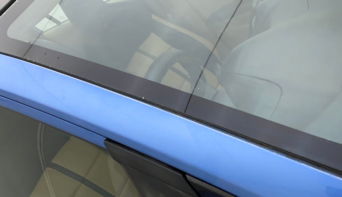 2015 Honda Amaze 1.2L I-VTEC S, Petrol, Manual, 49,595 km, Right A pillar - Paint is slightly faded