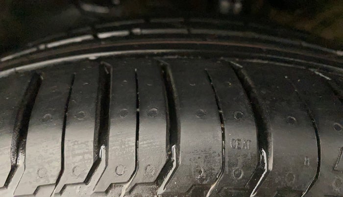 2018 Hyundai Verna 1.6 VTVT SX O, Petrol, Manual, 30,972 km, Left Front Tyre Tread