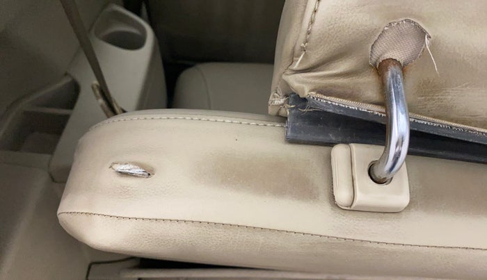 2012 Maruti Ertiga VDI, Diesel, Manual, 94,751 km, Third-row left seat - Folding lever not working