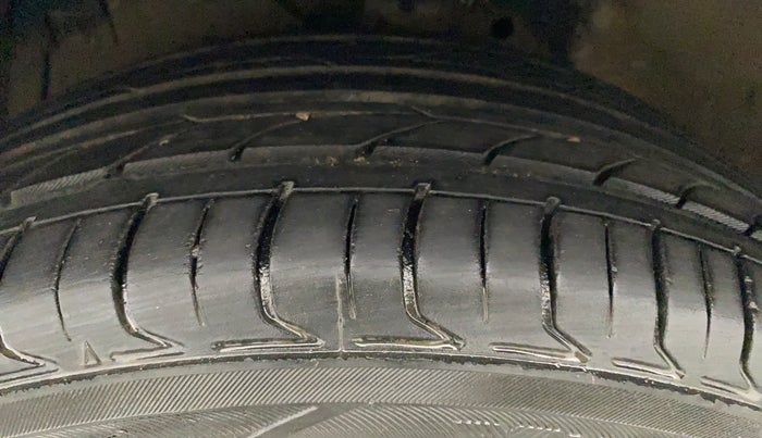 2012 Maruti Ertiga VDI, Diesel, Manual, 94,751 km, Left Front Tyre Tread
