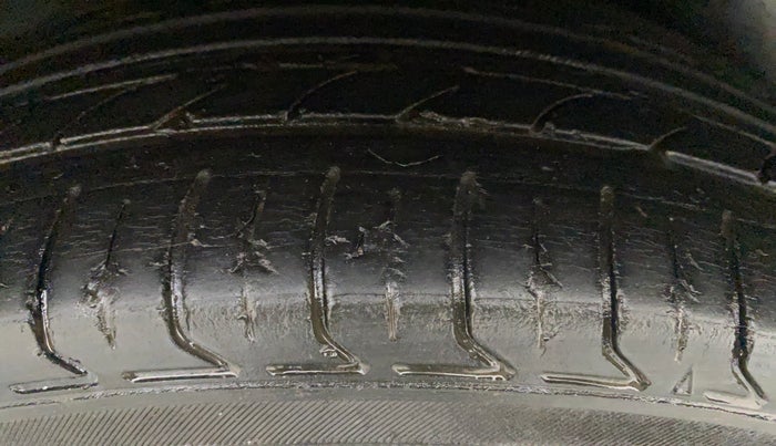2012 Maruti Ertiga VDI, Diesel, Manual, 94,751 km, Right Rear Tyre Tread