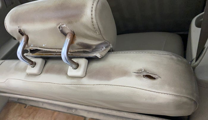 2012 Maruti Ertiga VDI, Diesel, Manual, 94,751 km, Third-row right seat - Folding lever not working