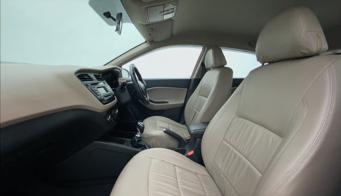 2017 Hyundai Elite i20 SPORTZ 1.4, Diesel, Manual, 49,221 km, Right Side Front Door Cabin