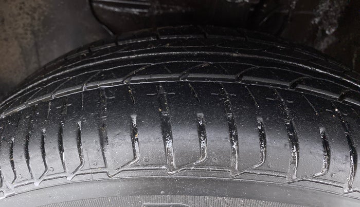 2017 Hyundai Elite i20 SPORTZ 1.4, Diesel, Manual, 49,221 km, Left Front Tyre Tread