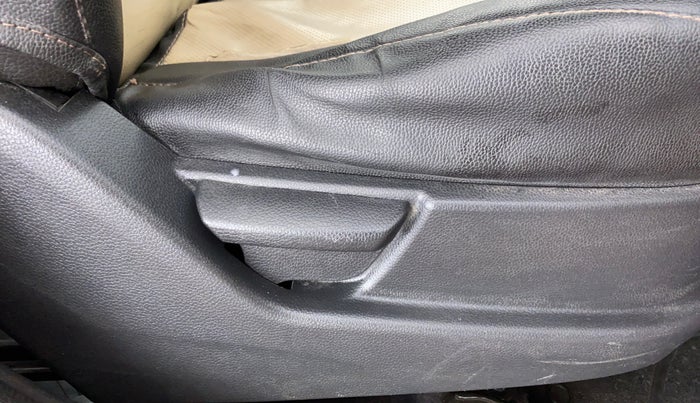 2015 Hyundai Eon SPORTZ, Petrol, Manual, 39,512 km, Driver Side Adjustment Panel