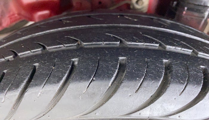 2015 Hyundai Eon SPORTZ, Petrol, Manual, 39,512 km, Left Rear Tyre Tread