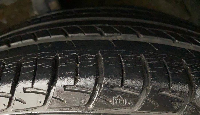 2016 Maruti Swift Dzire ZXI, Petrol, Manual, 25,778 km, Right Front Tyre Tread