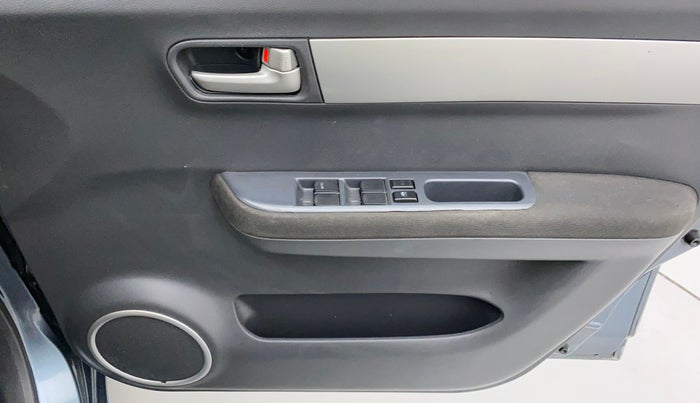 2010 Maruti Swift VXI, Petrol, Manual, 46,741 km, Driver Side Door Panels Control
