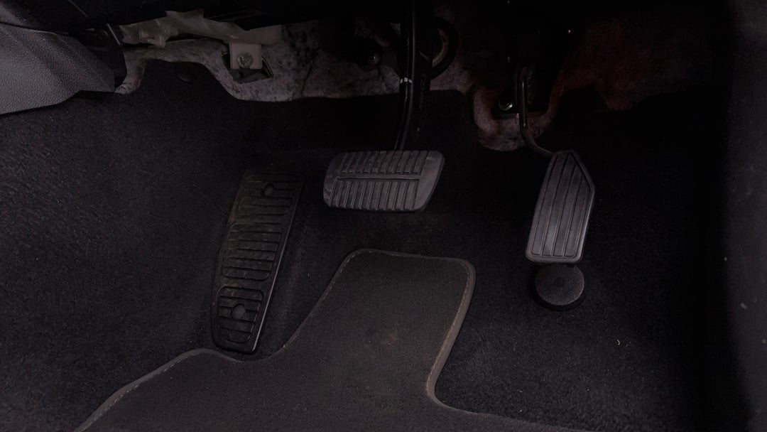 2022 Subaru Outback AWD, Automatic, 92039 km, Pedals and Footmat