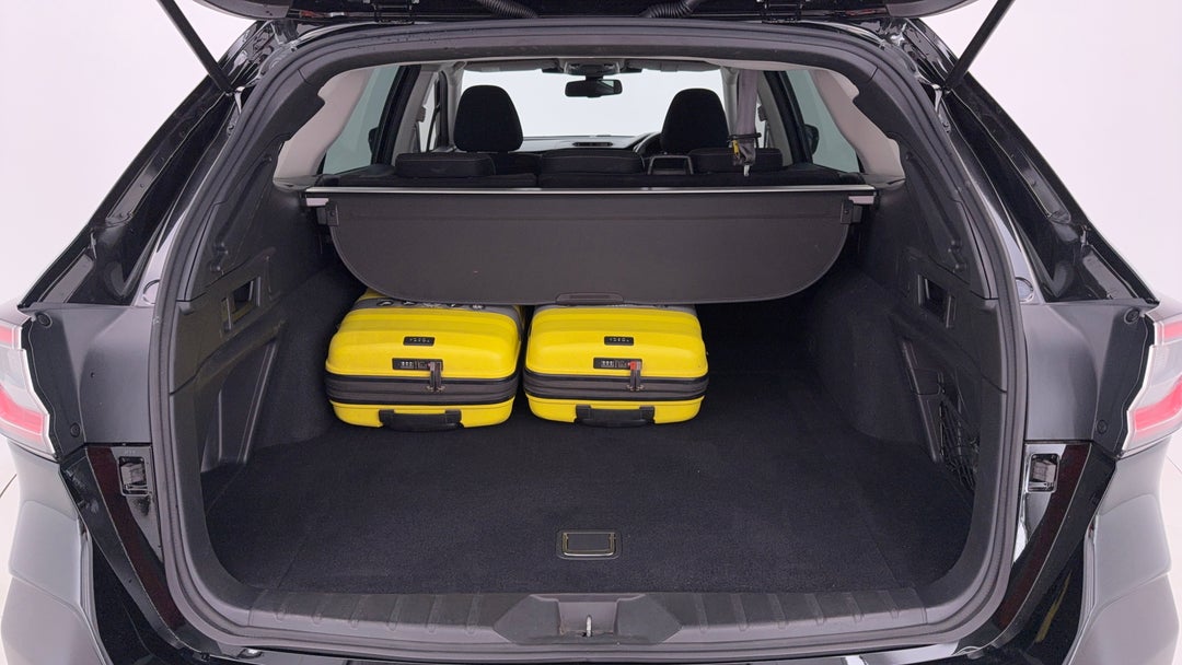 2022 Subaru Outback AWD, Automatic, 92039 km, Boot Inside View with Luggage