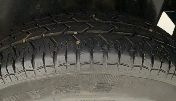 2014 Maruti Swift VXI, Petrol, Manual, 27,069 km, Left Rear Tyre Tread